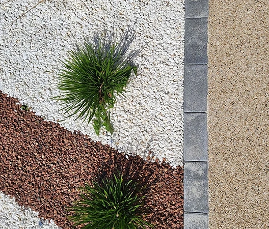 Massif minéral à deux couleurs 