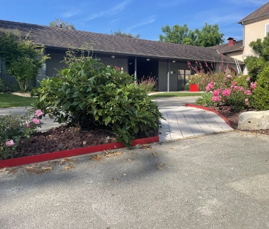 Un passage dans un massif